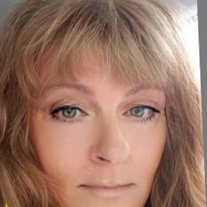 Meet your Posher, Dee